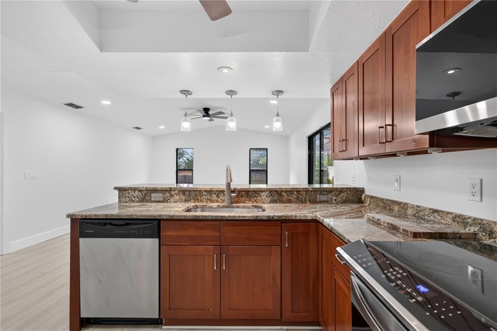 En Venta: $459,000 (3 camas, 2 baños, 1821 Pies cuadrados)