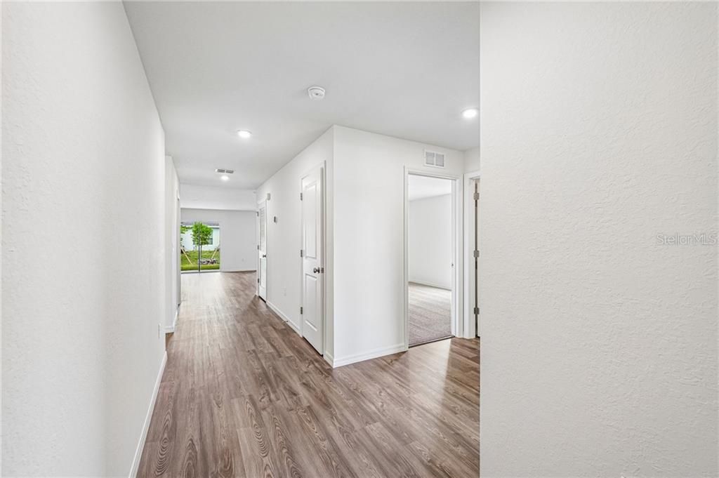 На продажу: $308,990 (4 спален, 2 ванн, 1808 Квадратных фут)
