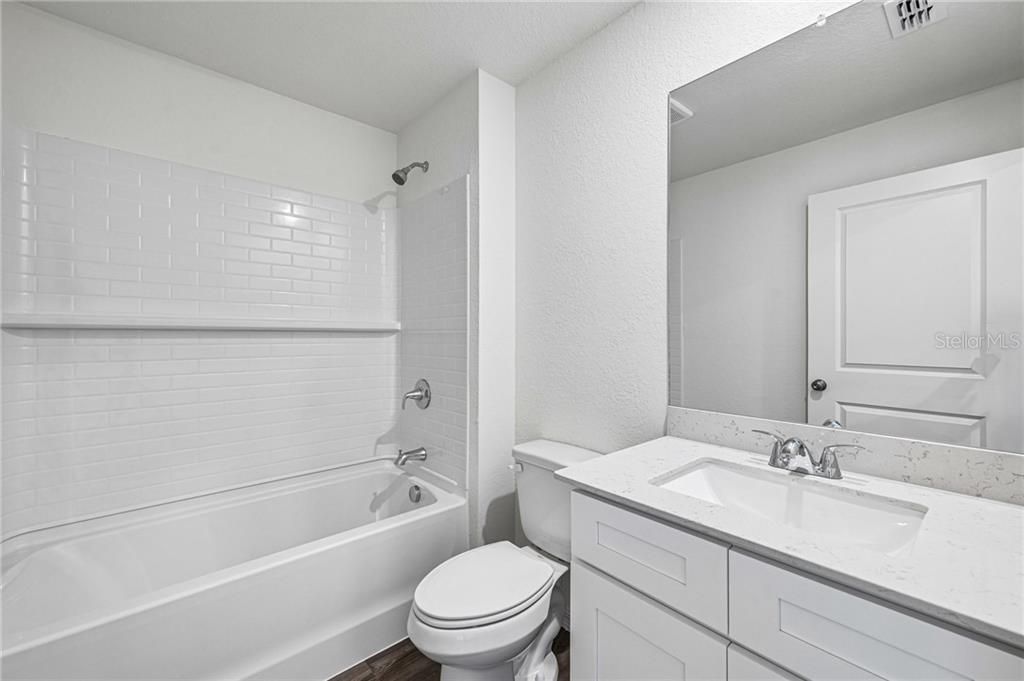 На продажу: $308,990 (4 спален, 2 ванн, 1808 Квадратных фут)