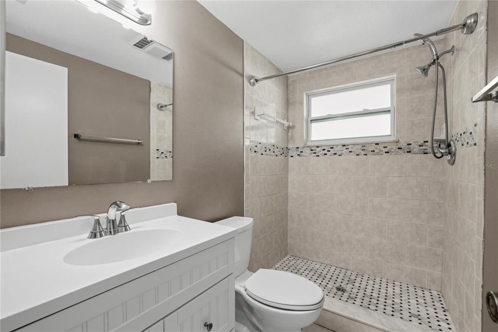 На продажу: $249,900 (2 спален, 2 ванн, 980 Квадратных фут)
