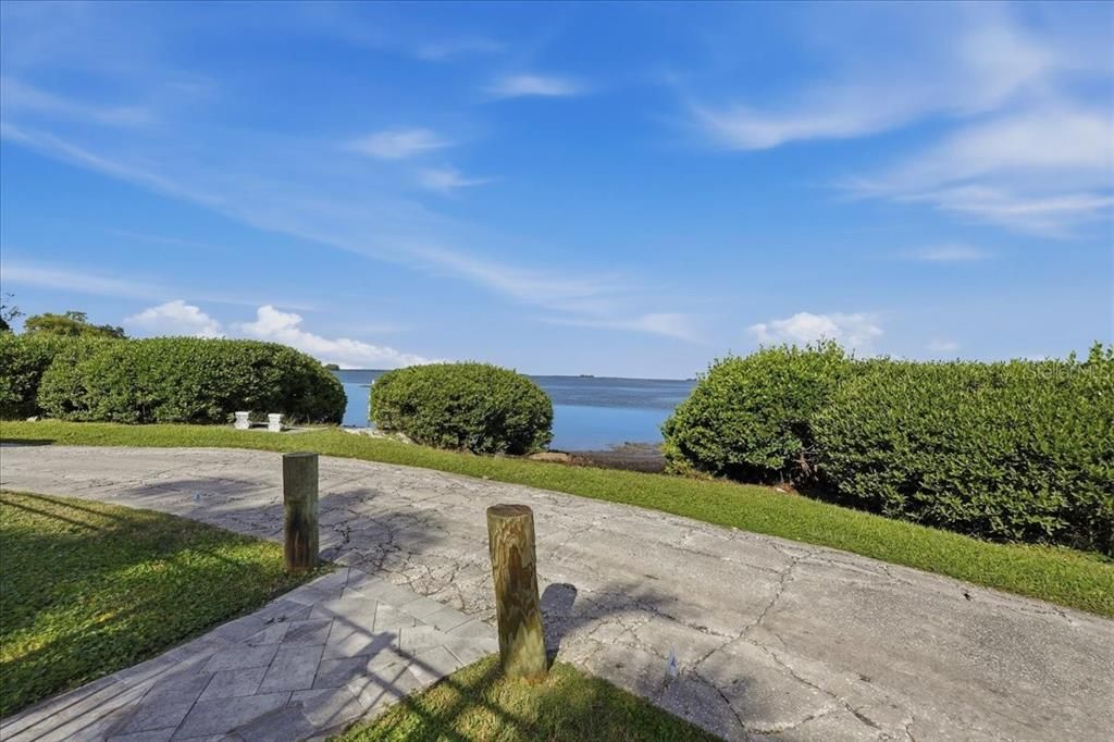 На продажу: $389,900 (0.18 acres)