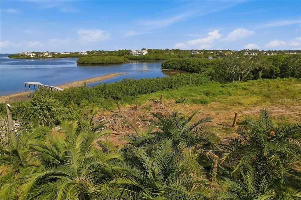 На продажу: $389,900 (0.18 acres)