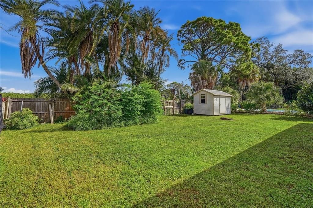 На продажу: $389,900 (0.18 acres)