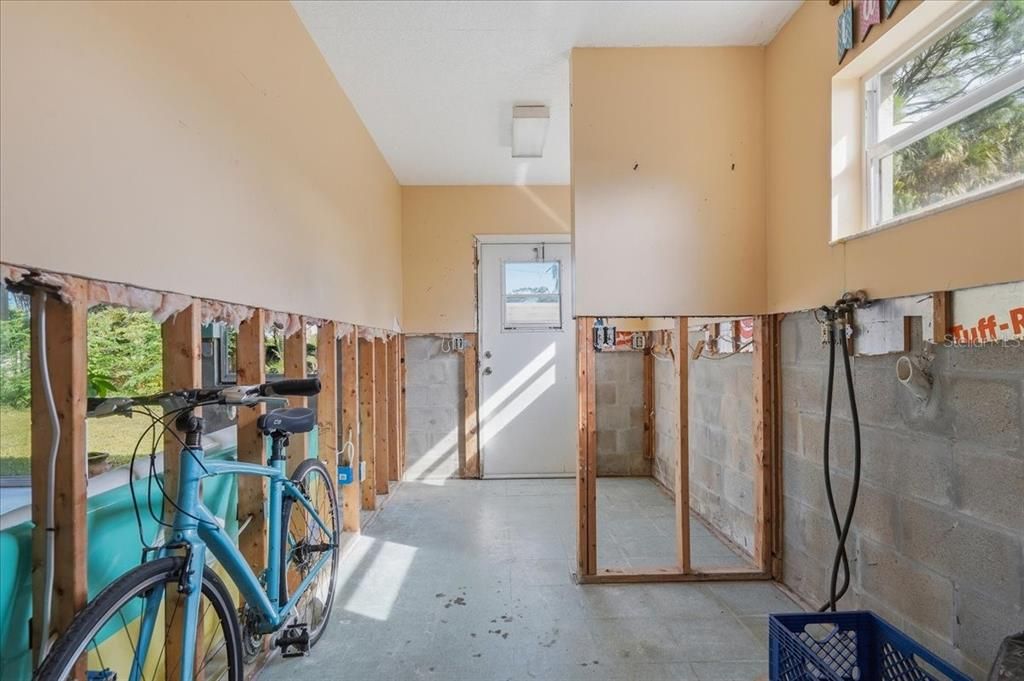 На продажу: $389,900 (0.18 acres)