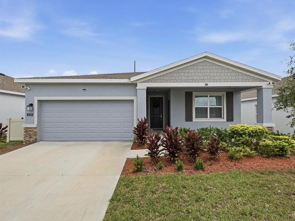 For Rent: $2,350 (4 beds, 2 baths, 2135 Square Feet)