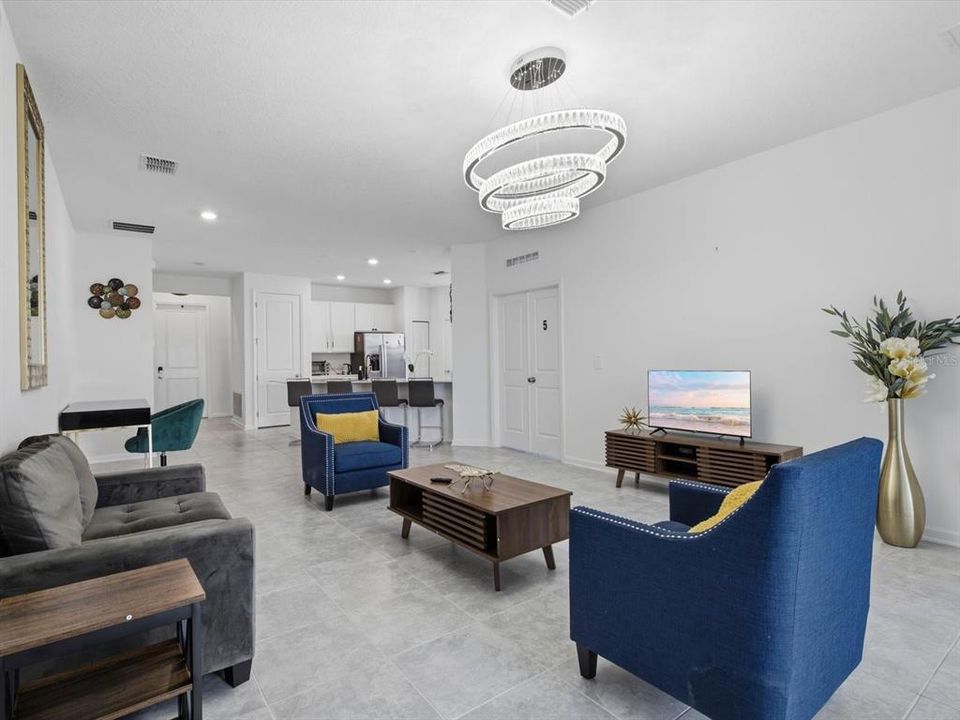For Rent: $2,350 (4 beds, 2 baths, 2135 Square Feet)