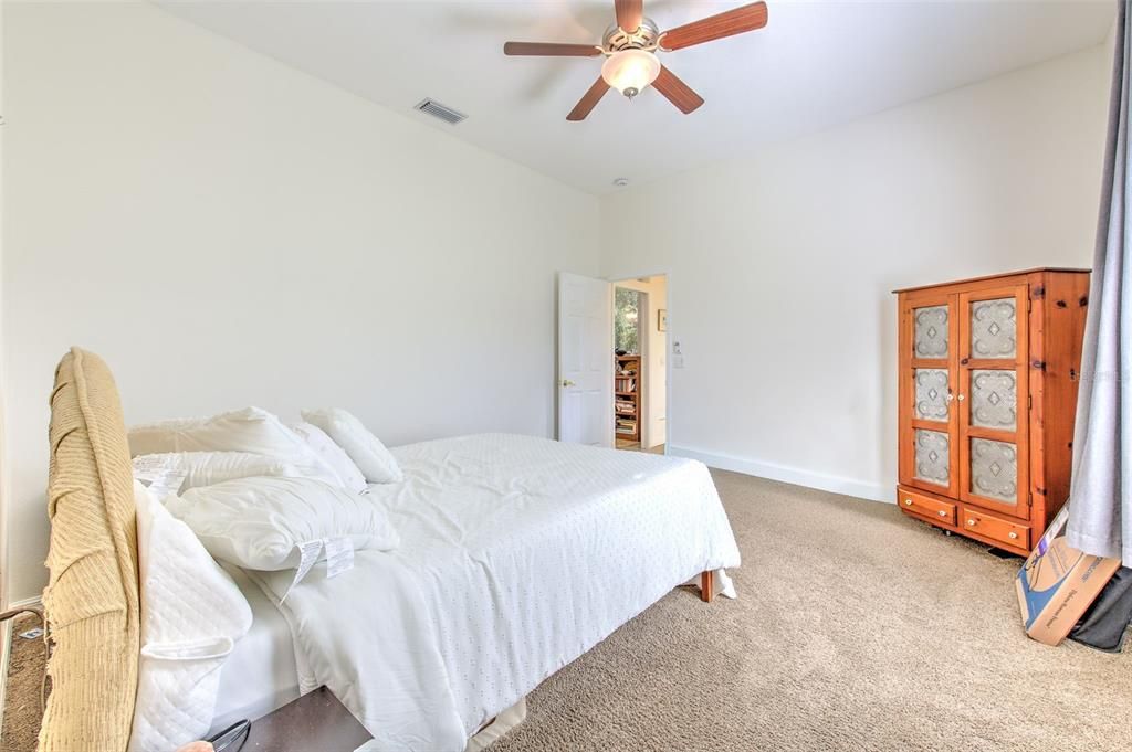 For Sale: $670,000 (5 beds, 3 baths, 2801 Square Feet)
