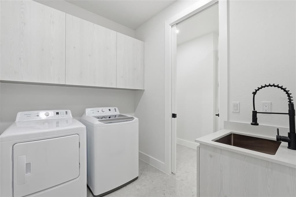 For Sale: $475,000 (3 beds, 2 baths, 2365 Square Feet)