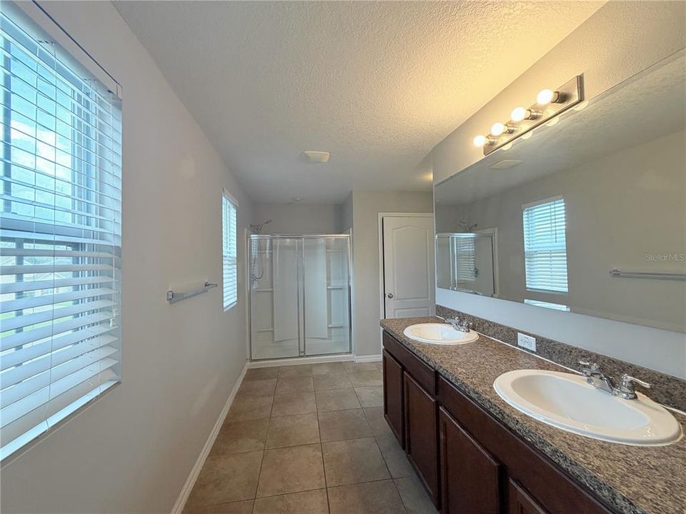 For Rent: $2,400 (4 beds, 2 baths, 2427 Square Feet)