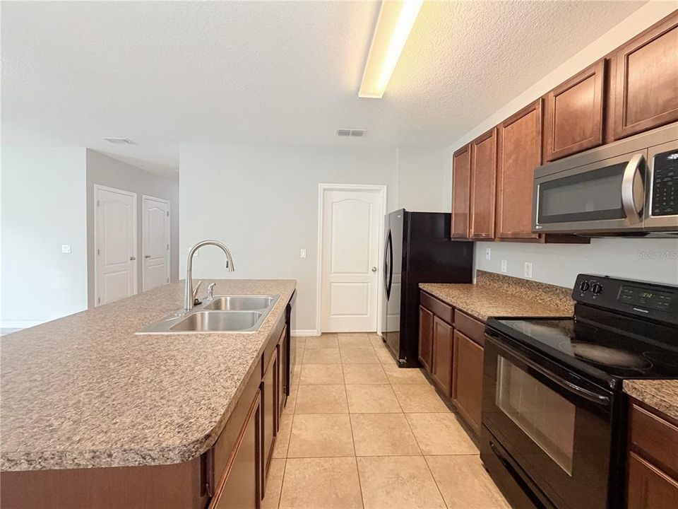 For Rent: $2,400 (4 beds, 2 baths, 2427 Square Feet)