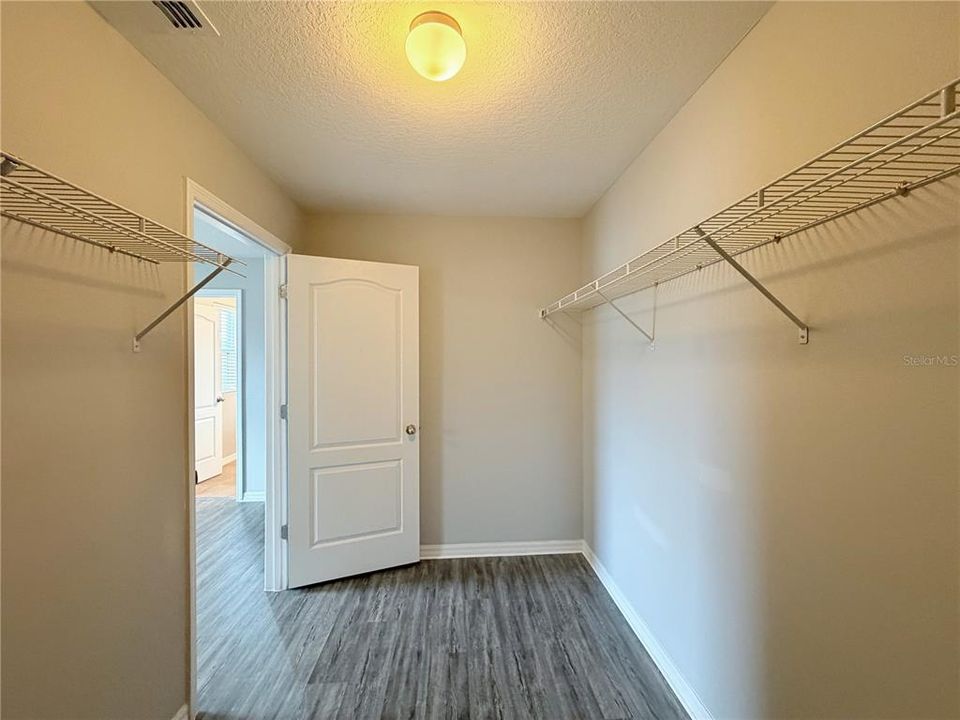 For Rent: $2,400 (4 beds, 2 baths, 2427 Square Feet)