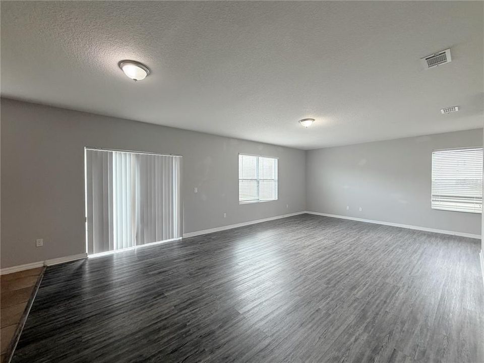 For Rent: $2,400 (4 beds, 2 baths, 2427 Square Feet)