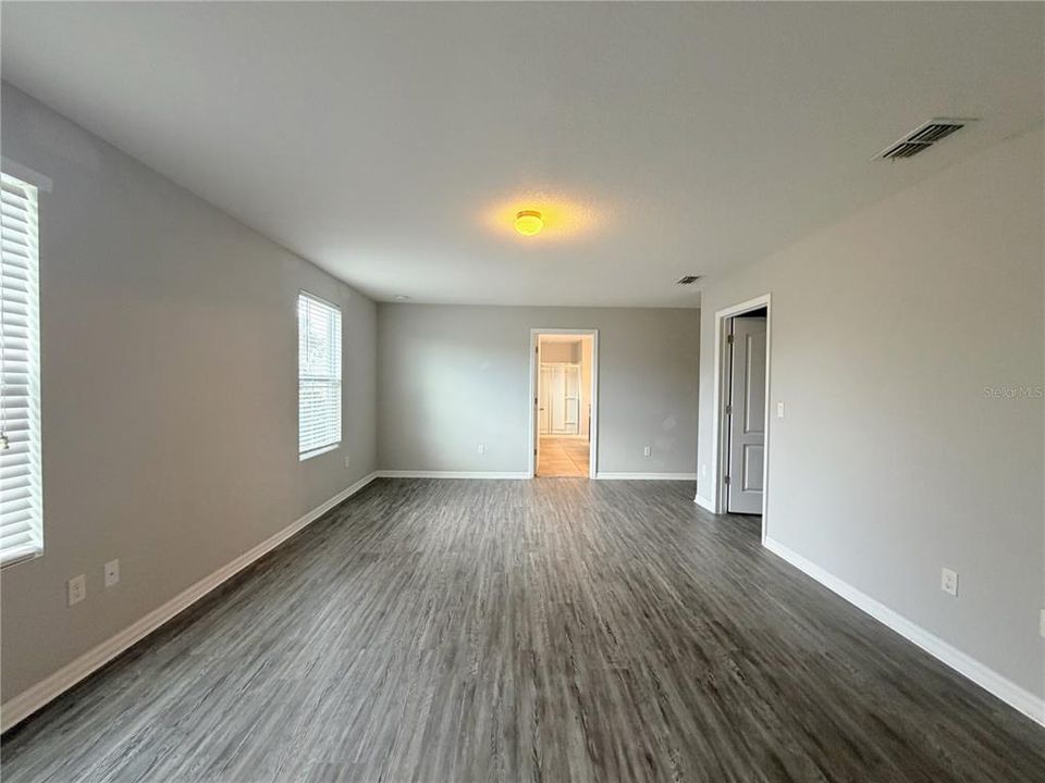 For Rent: $2,400 (4 beds, 2 baths, 2427 Square Feet)