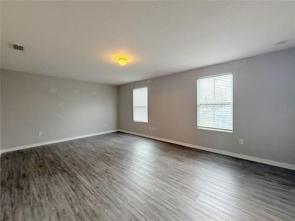 For Rent: $2,400 (4 beds, 2 baths, 2427 Square Feet)