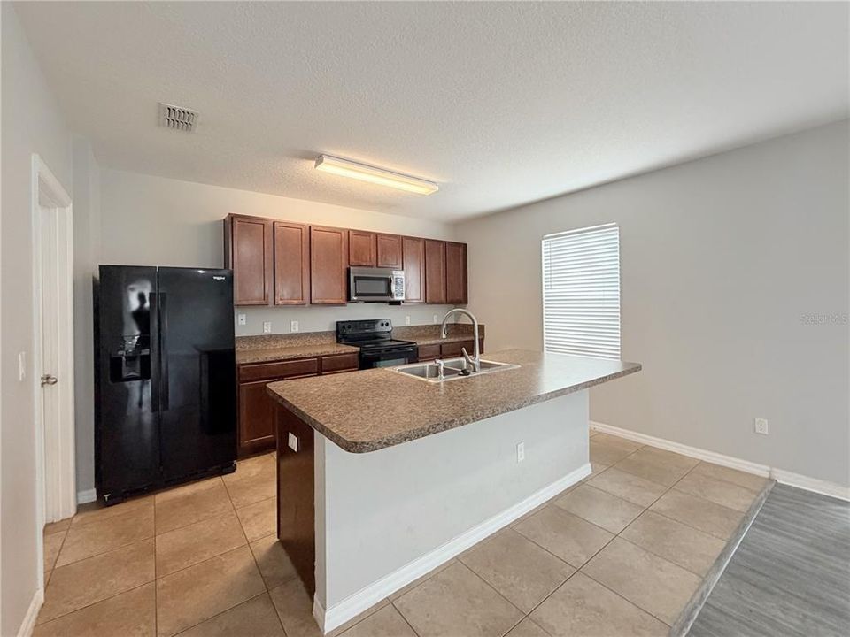 For Rent: $2,400 (4 beds, 2 baths, 2427 Square Feet)