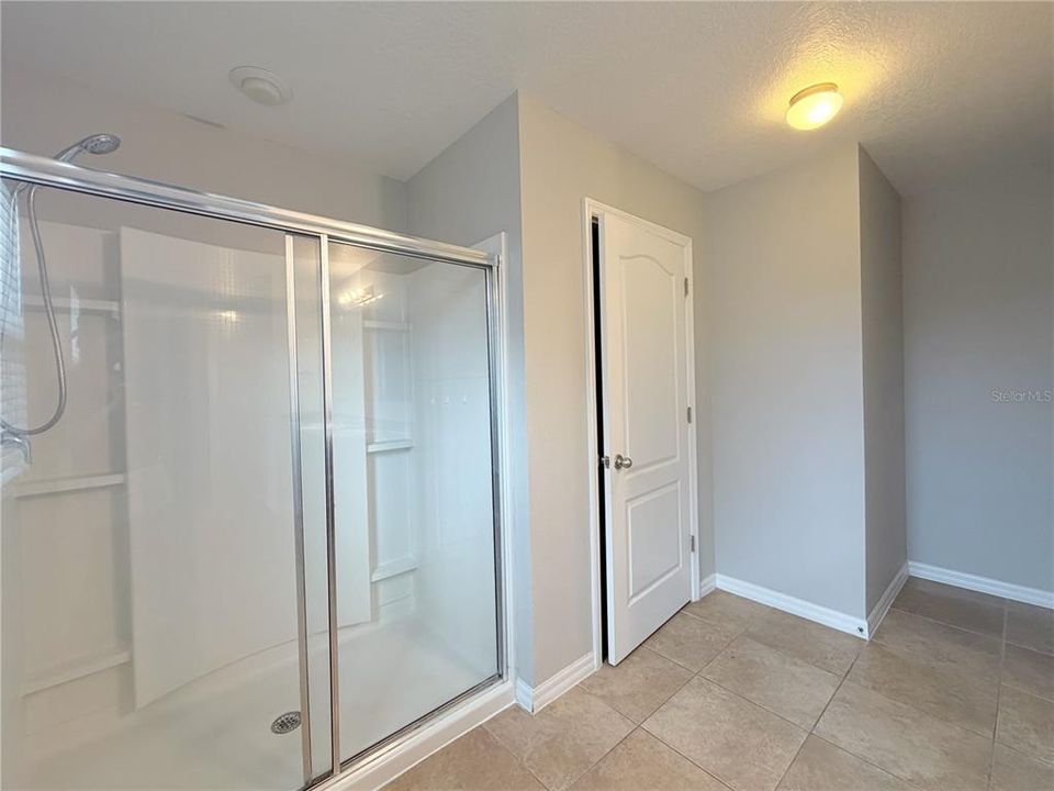 For Rent: $2,400 (4 beds, 2 baths, 2427 Square Feet)