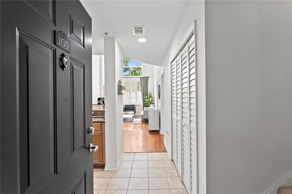 For Rent: $2,600 (1 beds, 1 baths, 967 Square Feet)