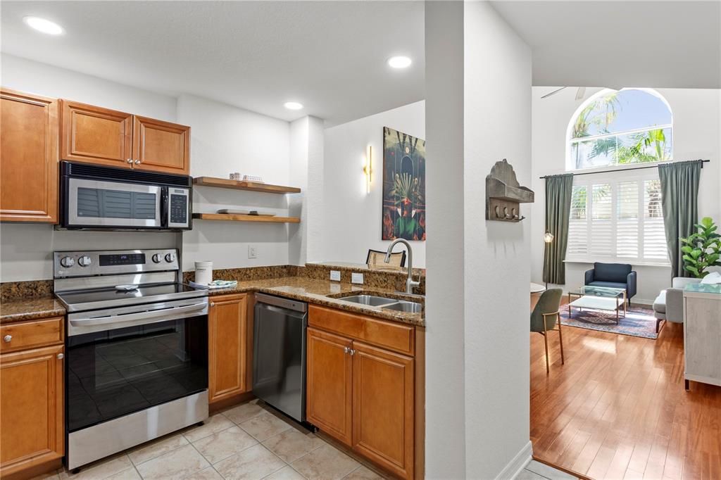 For Rent: $2,600 (1 beds, 1 baths, 967 Square Feet)