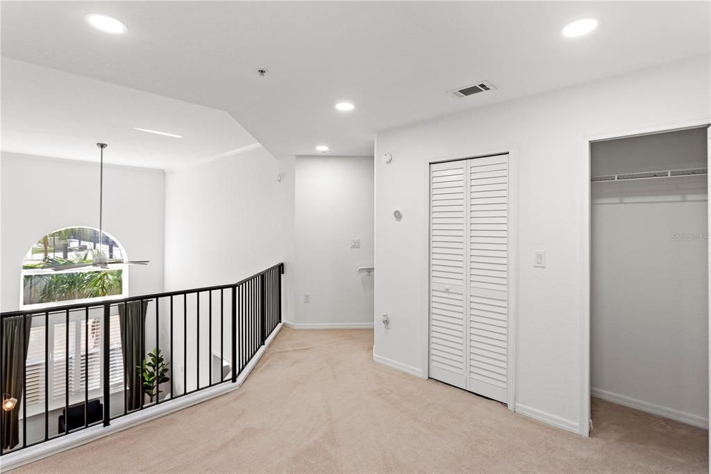 For Rent: $2,600 (1 beds, 1 baths, 967 Square Feet)