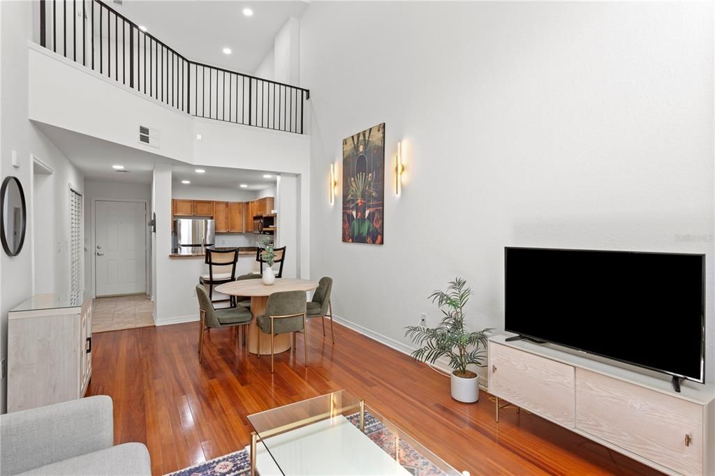 For Rent: $2,600 (1 beds, 1 baths, 967 Square Feet)