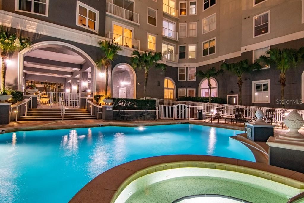 For Rent: $2,600 (1 beds, 1 baths, 967 Square Feet)