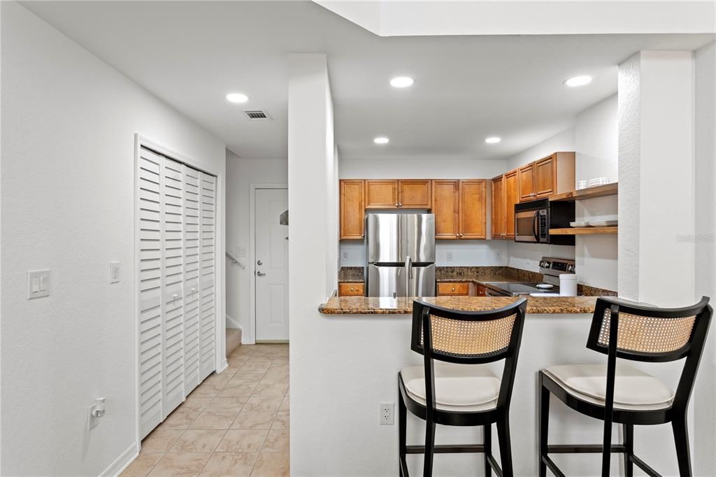 For Rent: $2,600 (1 beds, 1 baths, 967 Square Feet)