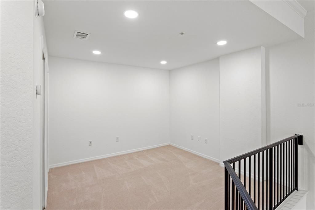 For Rent: $2,600 (1 beds, 1 baths, 967 Square Feet)