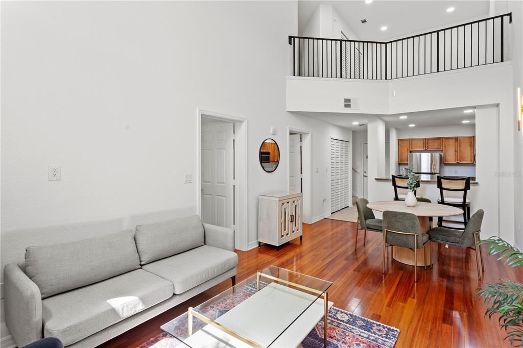 For Rent: $2,600 (1 beds, 1 baths, 967 Square Feet)