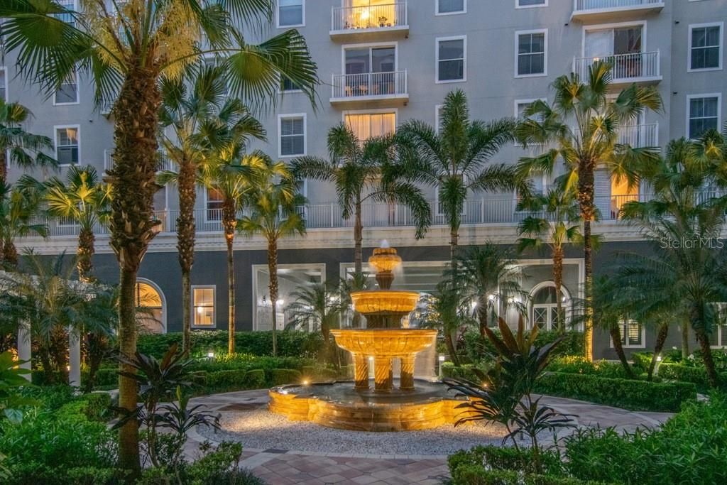 For Rent: $2,600 (1 beds, 1 baths, 967 Square Feet)