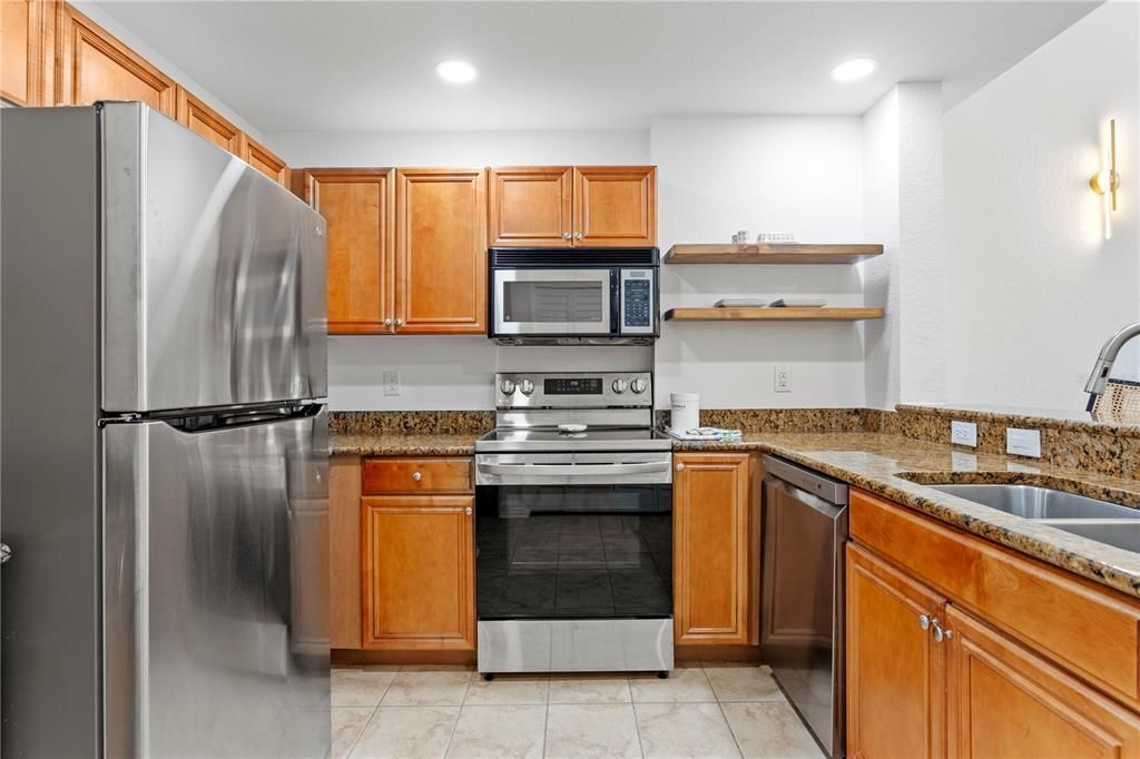 For Rent: $2,600 (1 beds, 1 baths, 967 Square Feet)