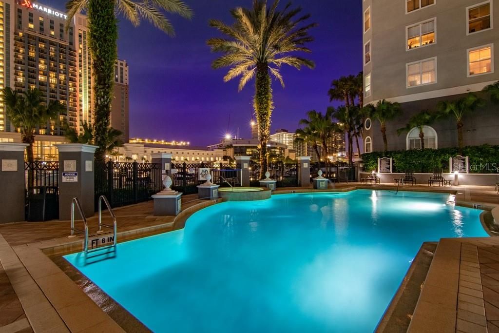 For Rent: $2,600 (1 beds, 1 baths, 967 Square Feet)