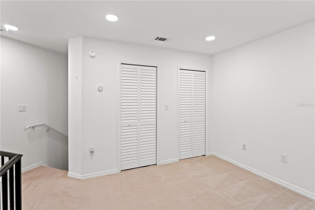 For Rent: $2,600 (1 beds, 1 baths, 967 Square Feet)