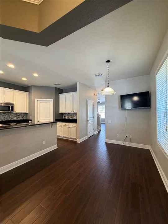 For Rent: $2,700 (3 beds, 2 baths, 1680 Square Feet)