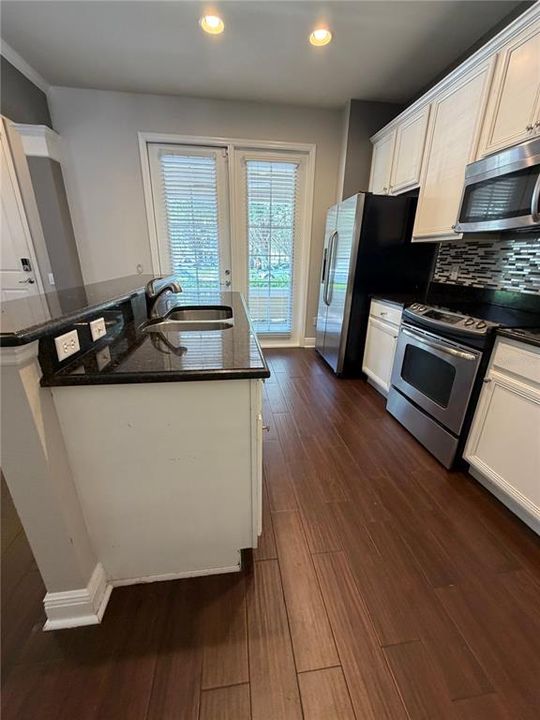 For Rent: $2,700 (3 beds, 2 baths, 1680 Square Feet)
