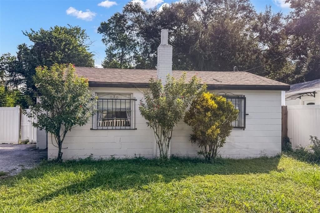 For Sale: $169,900 (2 beds, 1 baths, 684 Square Feet)