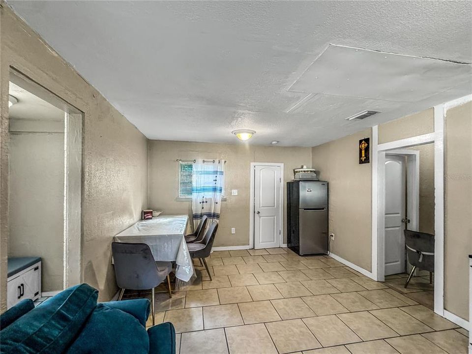 For Sale: $169,900 (2 beds, 1 baths, 684 Square Feet)