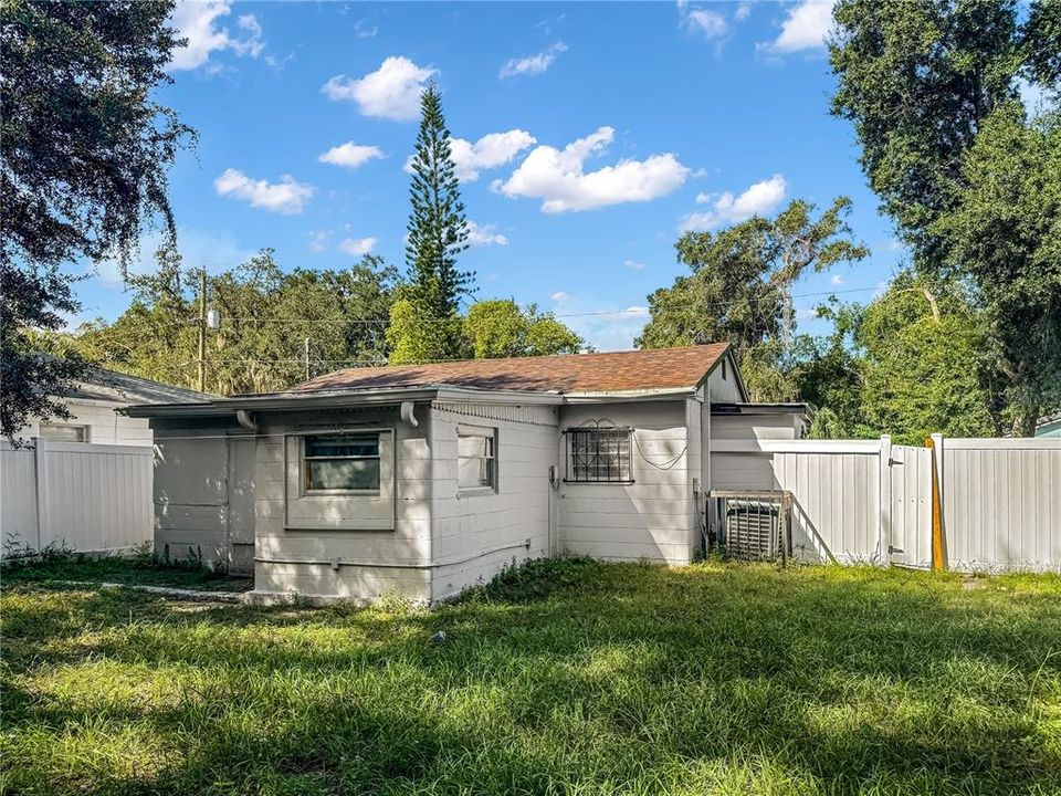 For Sale: $169,900 (2 beds, 1 baths, 684 Square Feet)