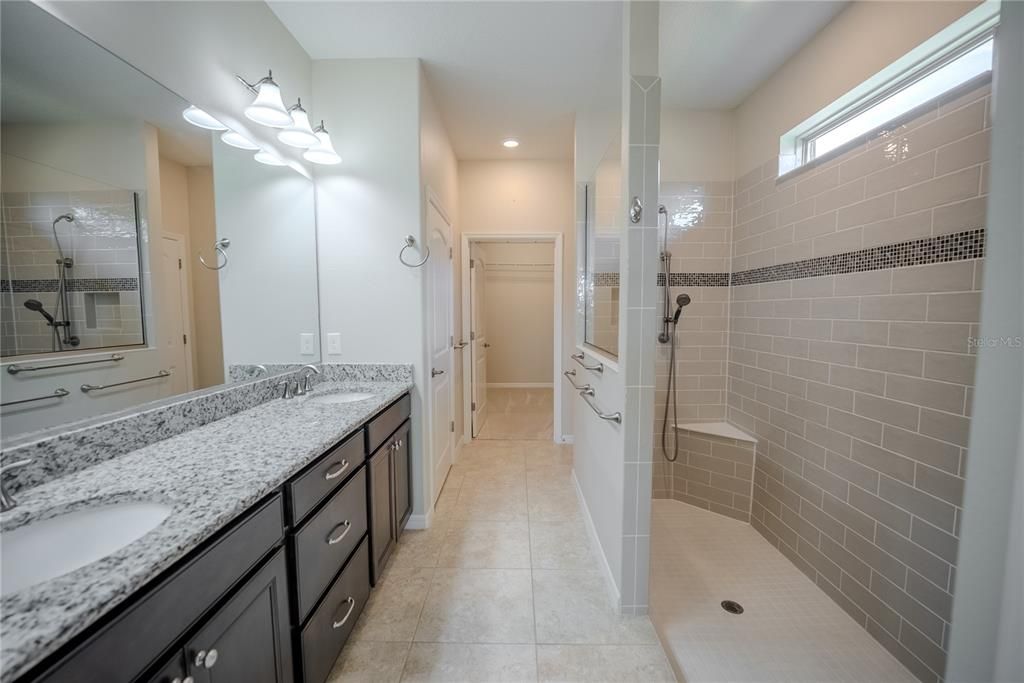 En Venta: $388,888 (2 camas, 2 baños, 1906 Pies cuadrados)