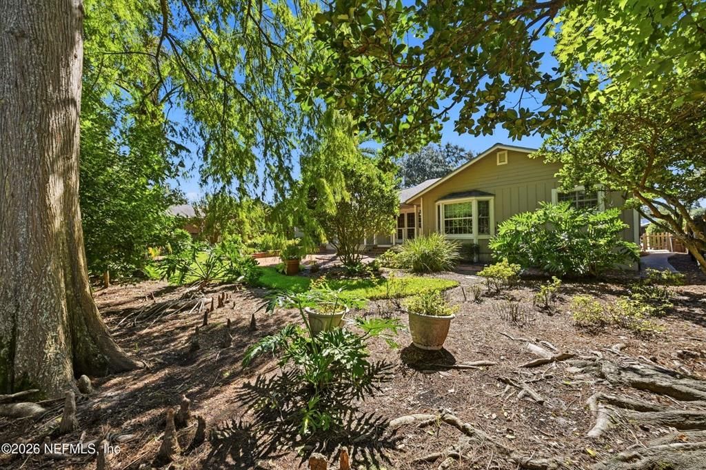 For Sale: $699,000 (4 beds, 3 baths, 2423 Square Feet)