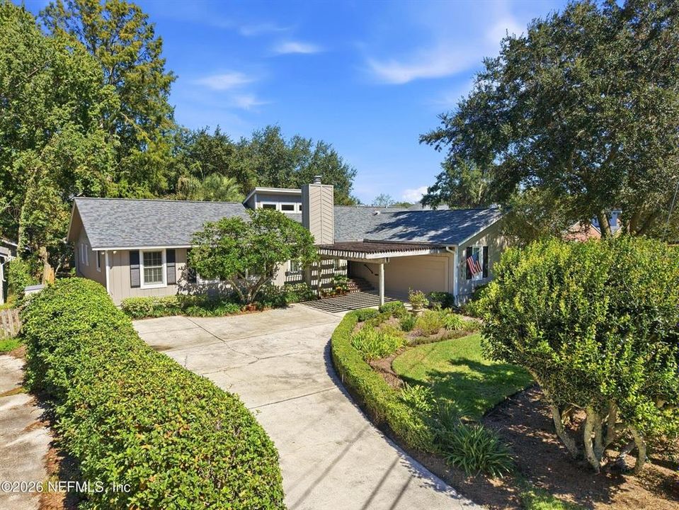 For Sale: $699,000 (4 beds, 3 baths, 2423 Square Feet)