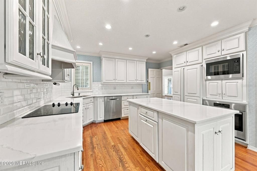 For Sale: $699,000 (4 beds, 3 baths, 2423 Square Feet)