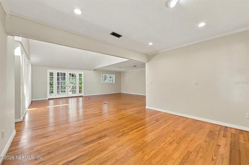 For Sale: $699,000 (4 beds, 3 baths, 2423 Square Feet)