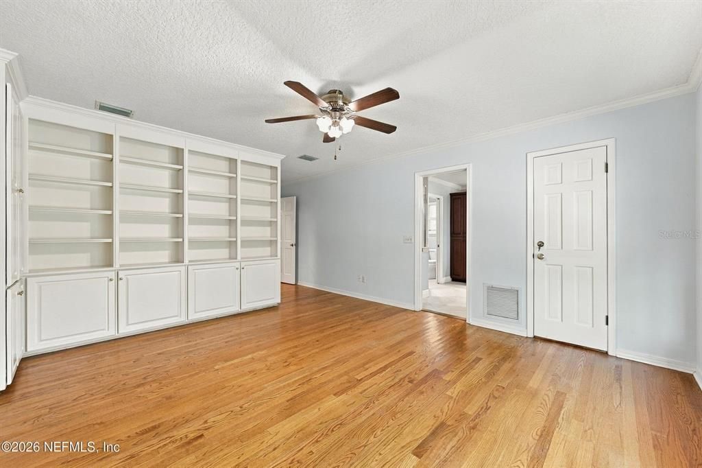 For Sale: $699,000 (4 beds, 3 baths, 2423 Square Feet)