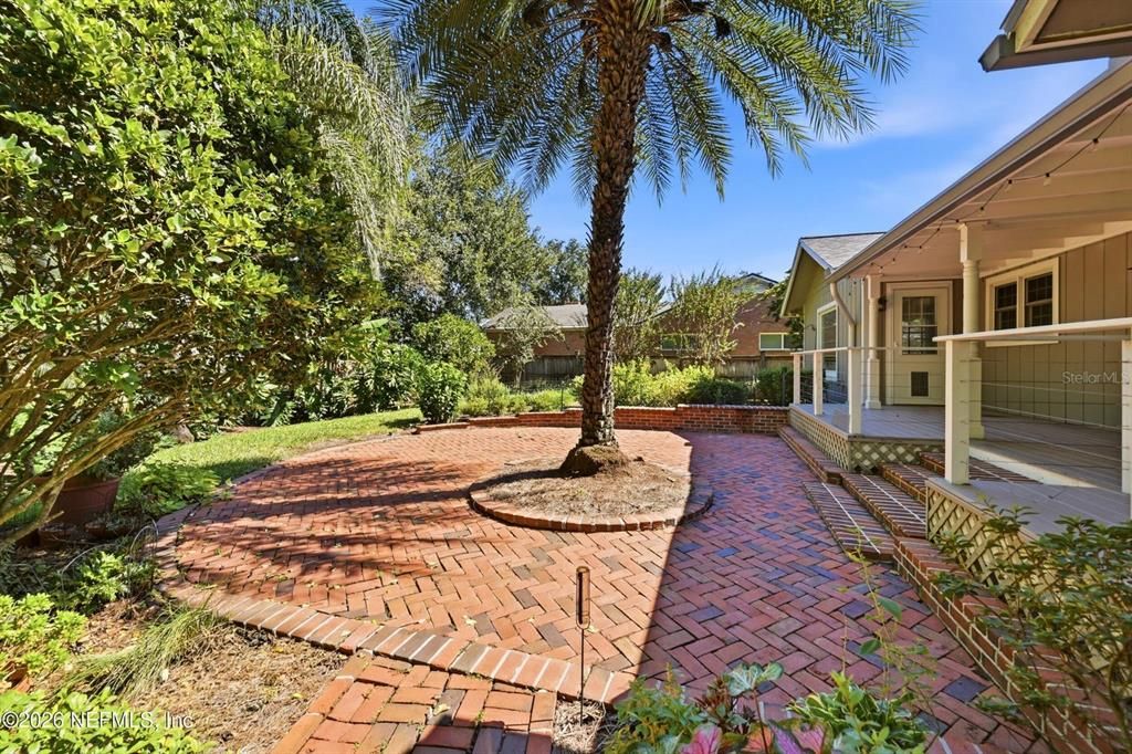 For Sale: $699,000 (4 beds, 3 baths, 2423 Square Feet)