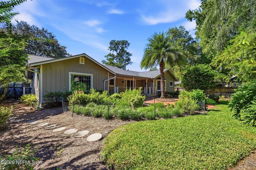 For Sale: $699,000 (4 beds, 3 baths, 2423 Square Feet)