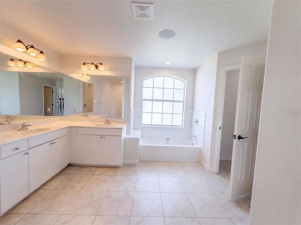 For Sale: $370,000 (3 beds, 2 baths, 2090 Square Feet)