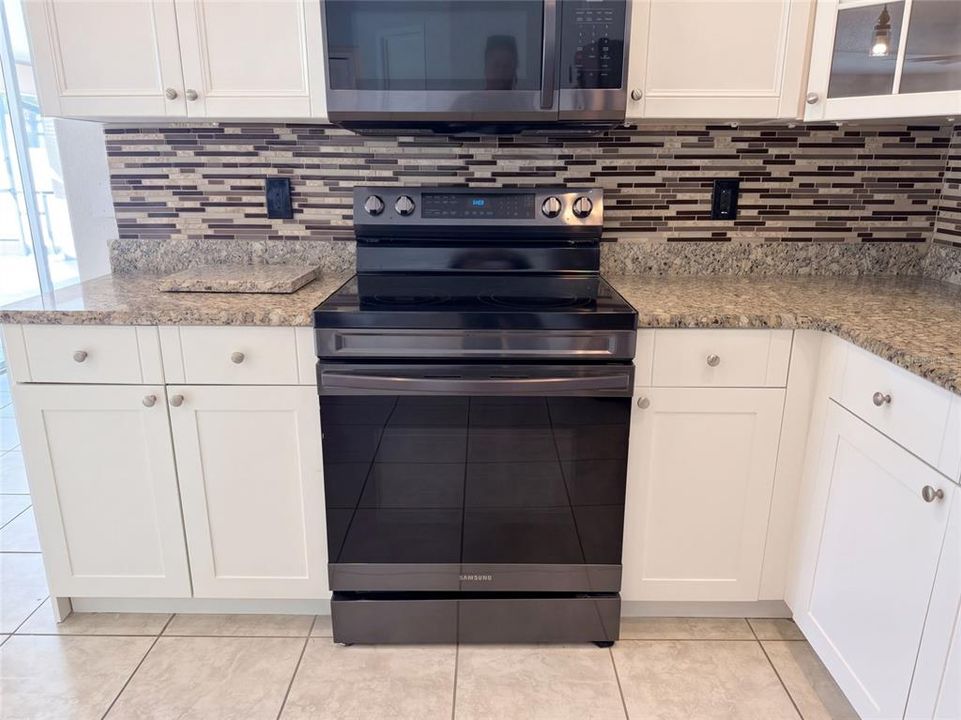 For Sale: $370,000 (3 beds, 2 baths, 2090 Square Feet)