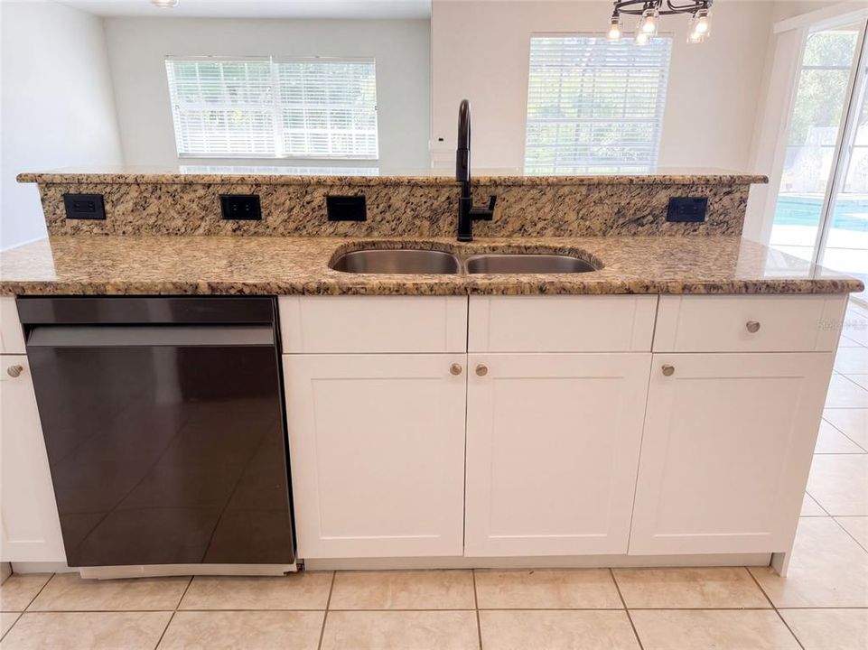 For Sale: $370,000 (3 beds, 2 baths, 2090 Square Feet)
