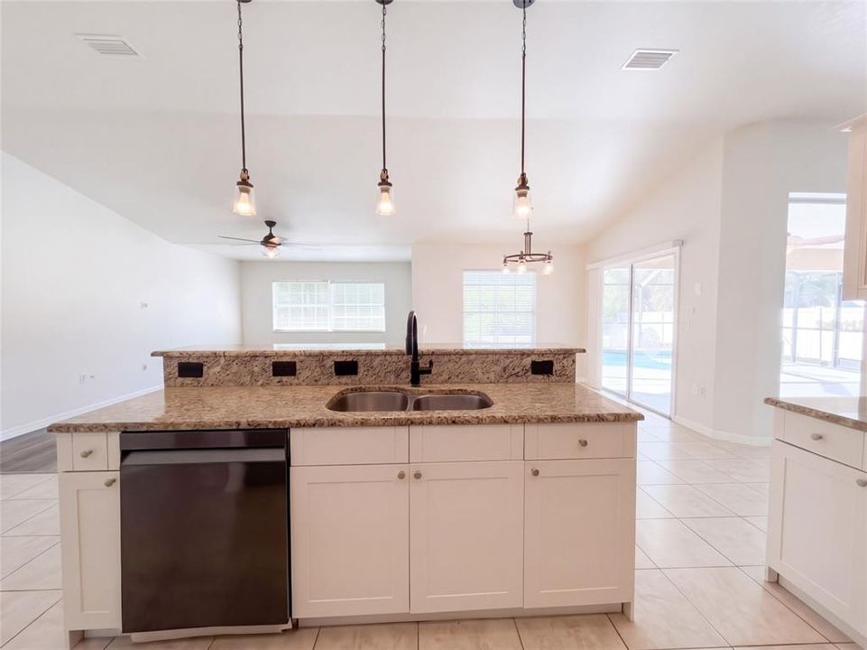 For Sale: $370,000 (3 beds, 2 baths, 2090 Square Feet)