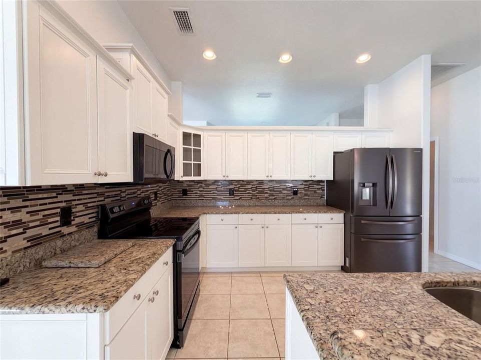 For Sale: $370,000 (3 beds, 2 baths, 2090 Square Feet)